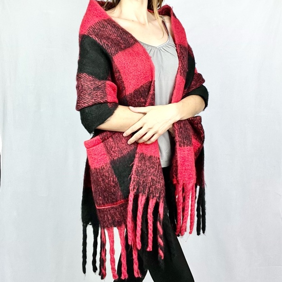 🧣🖤Red & Black Plaid Super Soft Cozy Big Pockets Scarf Shawl Wrap w/Fringe - Picture 2 of 7